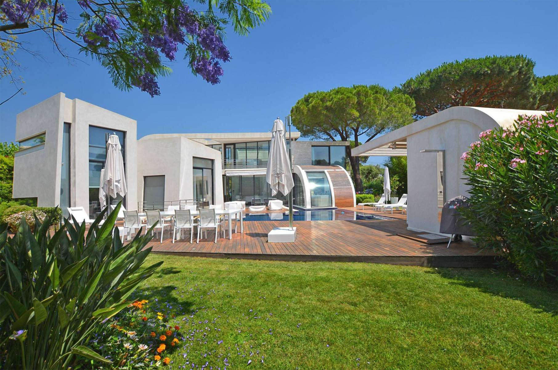 Secluded Modern Villa in Gated Saint-Tropez Community