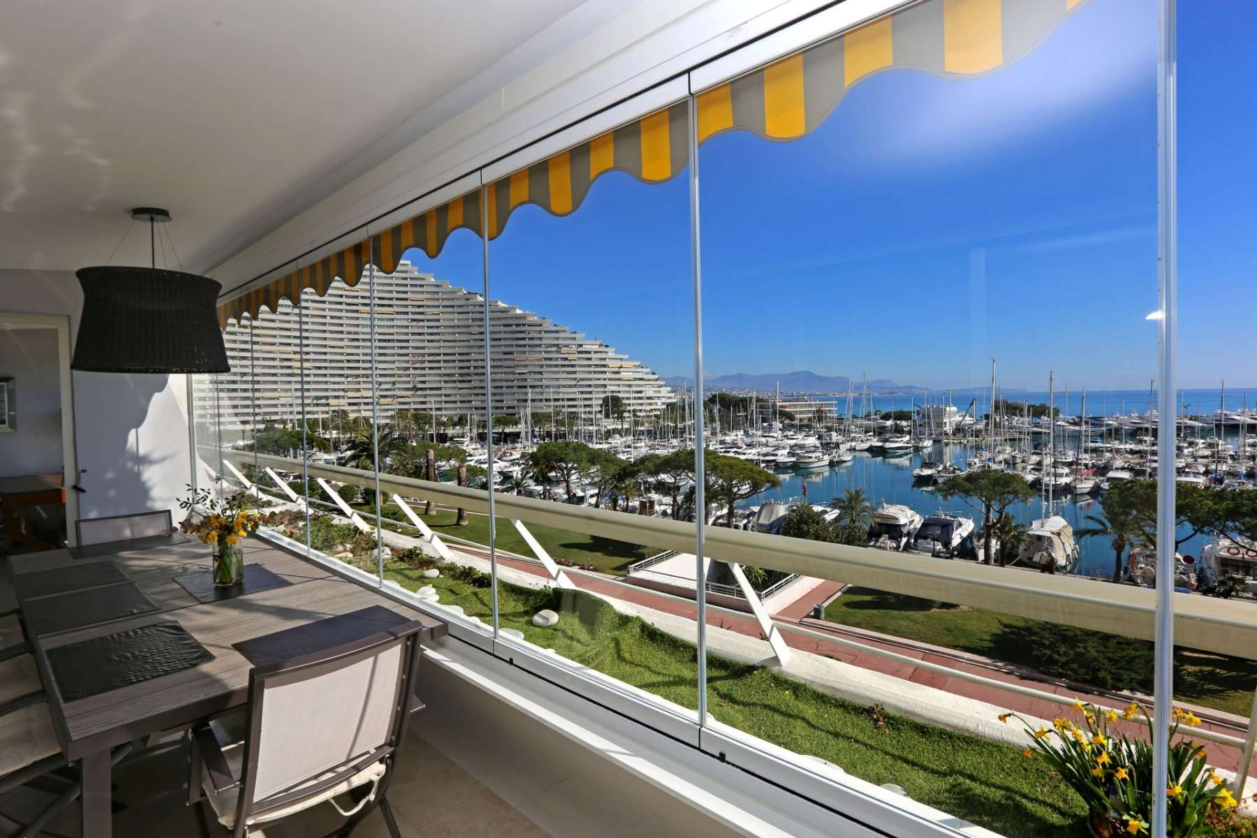 Sea View Apartment in Marina Baie de Anges